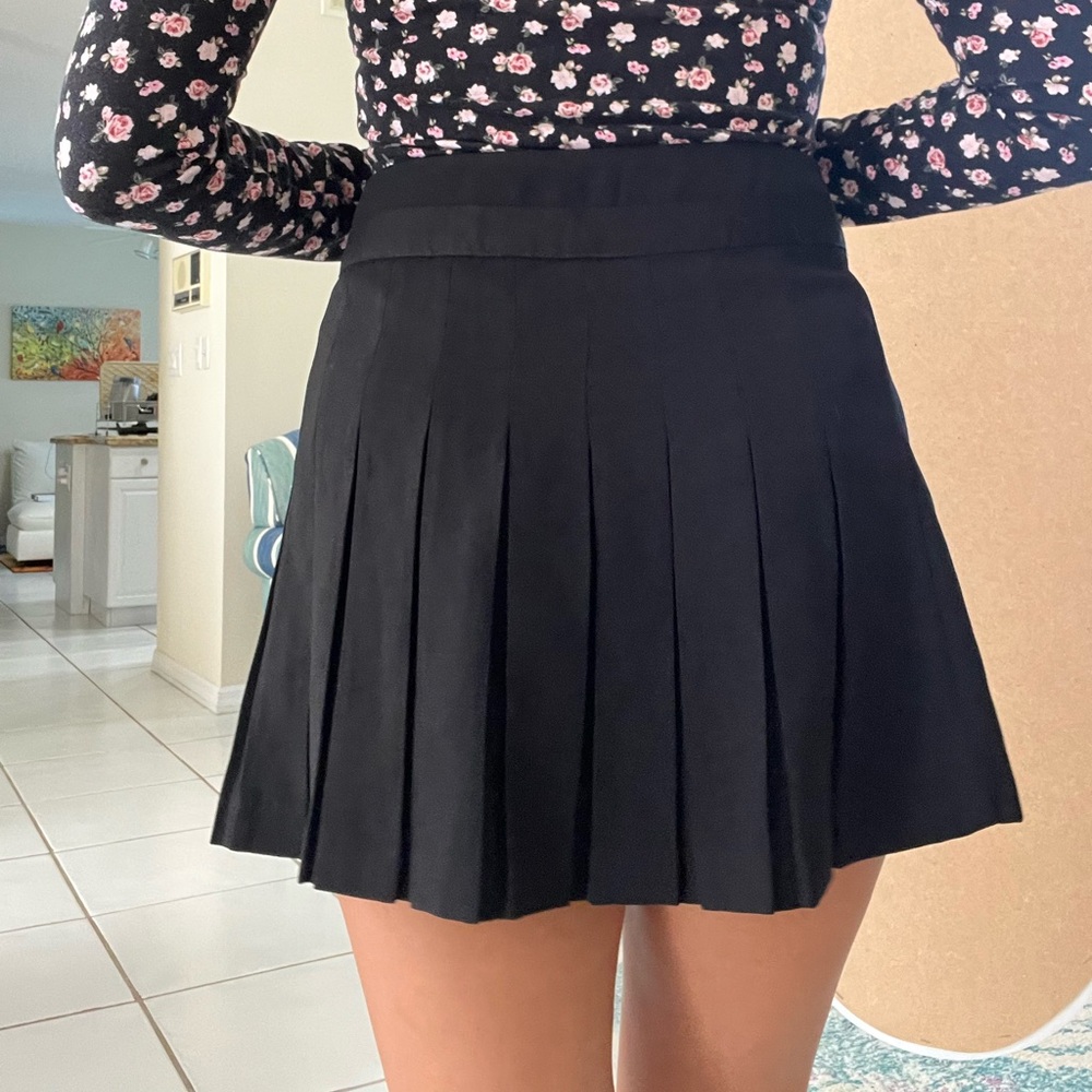 FOREVER 21 Black Pleated Skirt Size X-Small